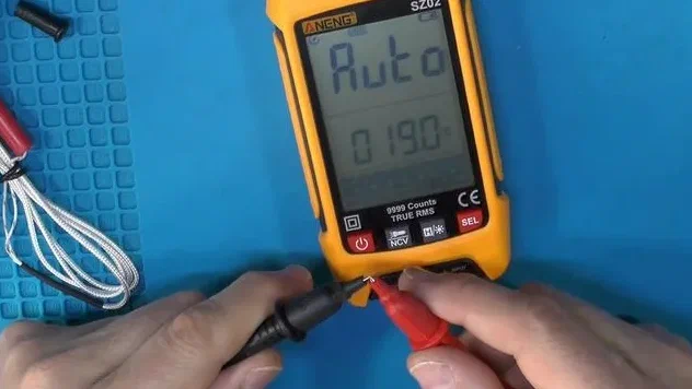Close-up of the ANENG multimeter interface highlighting the auto-ranging feature.